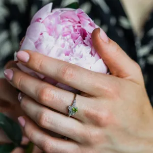 Cluster ring with peridot and diamonds GOOSEBERRY Thumbnail