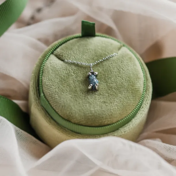 Gold necklace with raw blue diamond LORELEI Image