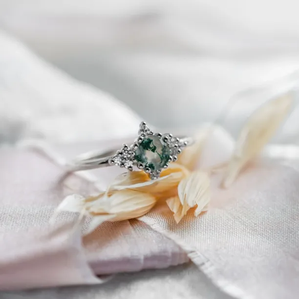 Moss agate in gold ring with diamonds ALBEROBELLO Image