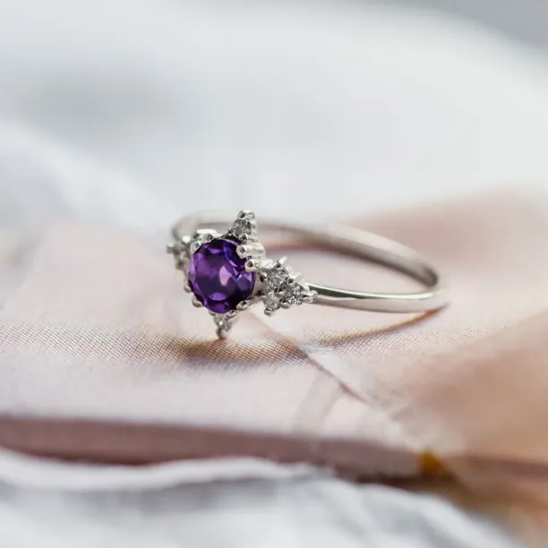Zásnubní prsten s ametystem a diamanty ALBINEA Image