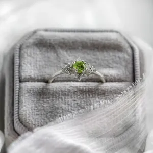 Gold ring with peridot and diamonds CERIGNOLA Thumbnail