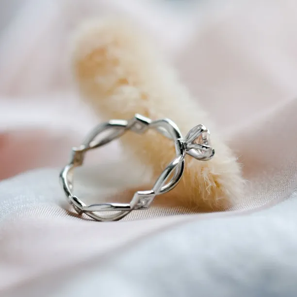 Gold ring with morganite and diamonds QUEENIE Image