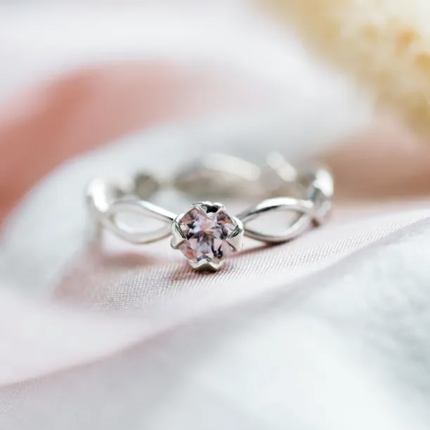 Gold ring with morganite and diamonds QUEENIE Image