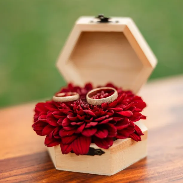 Snubní prsteny s netradičním povrchem MARTAS Image