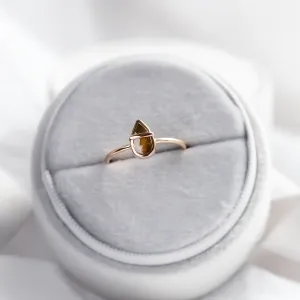 Netradiční zlatý prsten s pear salt and pepper diamantem TULLIA Thumbnail