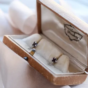 Zlaté náušnice s granáty GARNI Thumbnail