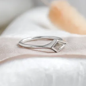 Unusual ring with salt'n'pepper diamond ARROW Thumbnail
