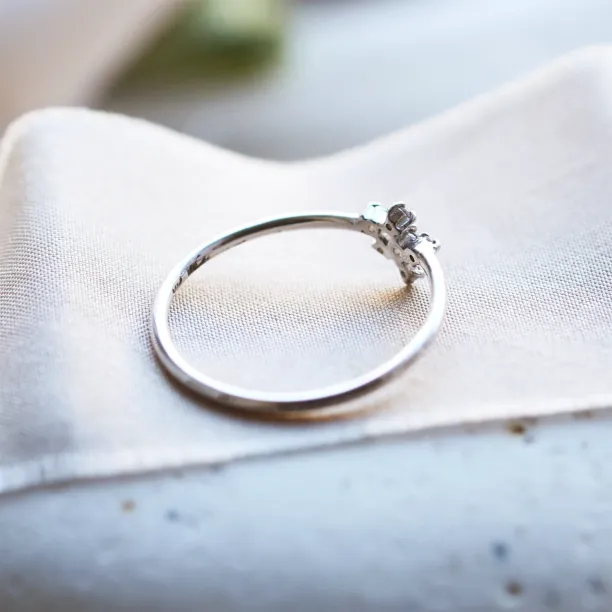 Minimalist cluster salt and pepper diamond ring TILPI Image
