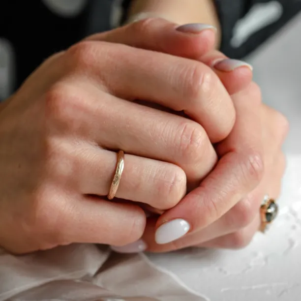 Zlaté snubní prsteny ve tvaru větviček MIANA Image