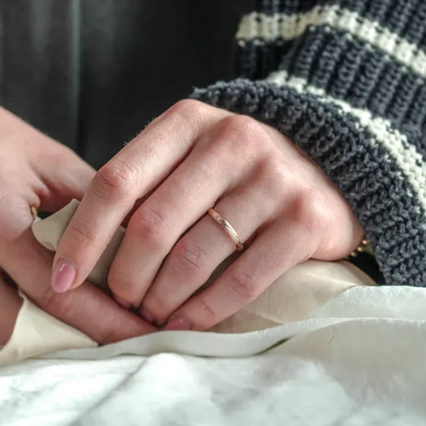 Zlaté snubní prsteny ve tvaru větviček MIANA Image