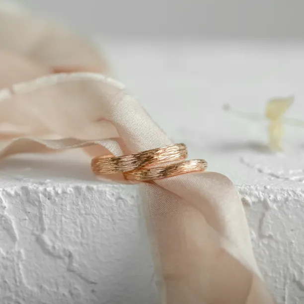 Zlaté snubní prsteny ve tvaru větviček MIANA Image