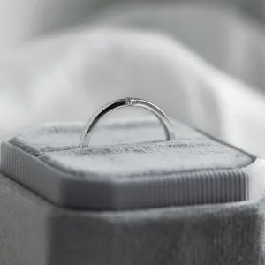 Minimalistický zásnubní prsten s diamantem HAIM Thumbnail