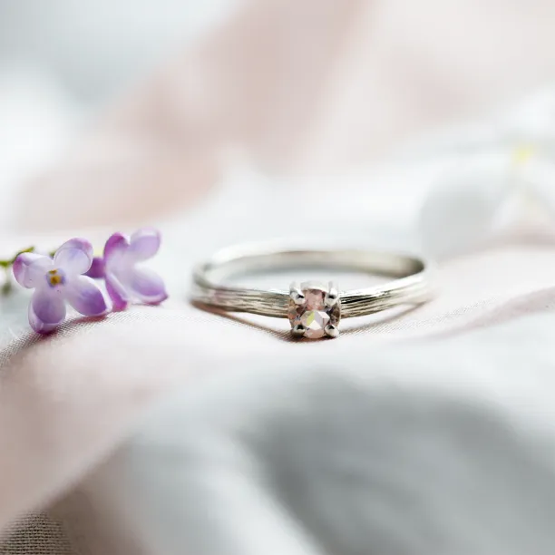 Netradiční zásnubní prsten s morganitem MORGI Image