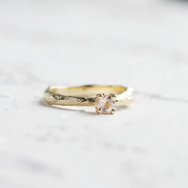 Gold branch ring with morganite DREMIA Image