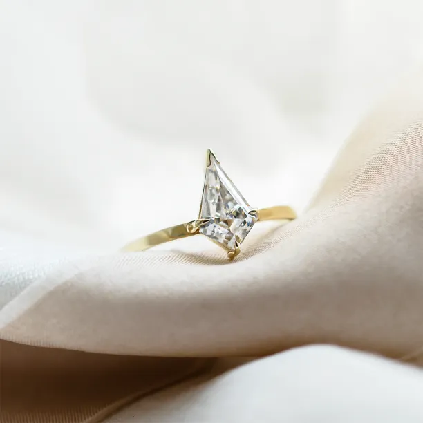 Originální zásnubní prsten s kite moissanitem DOMITIA Image
