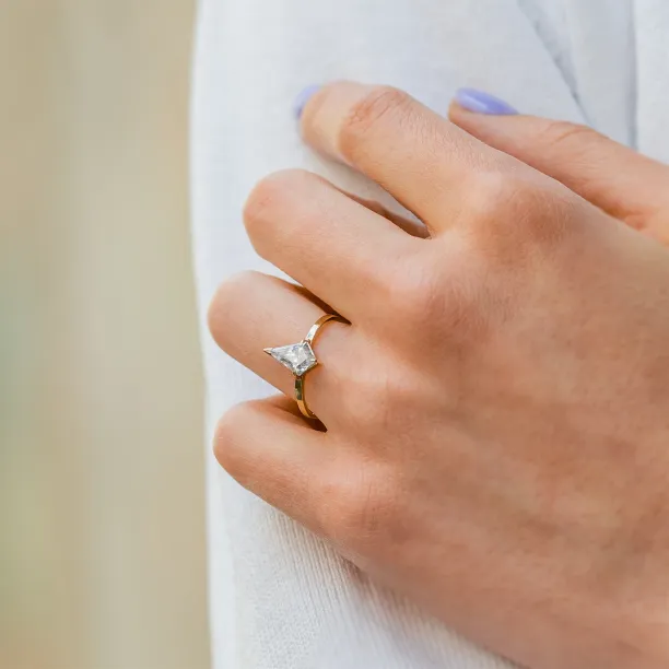 Originální zásnubní prsten s kite moissanitem DOMITIA Image