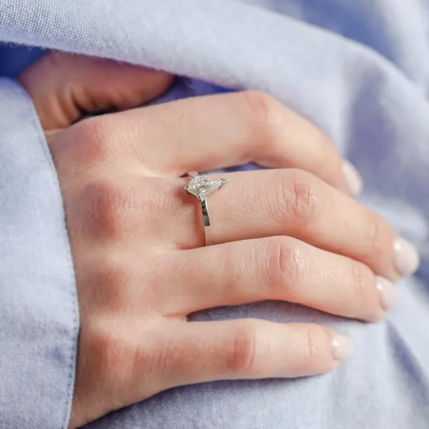 Originální zásnubní prsten s kite moissanitem DOMITIA Image