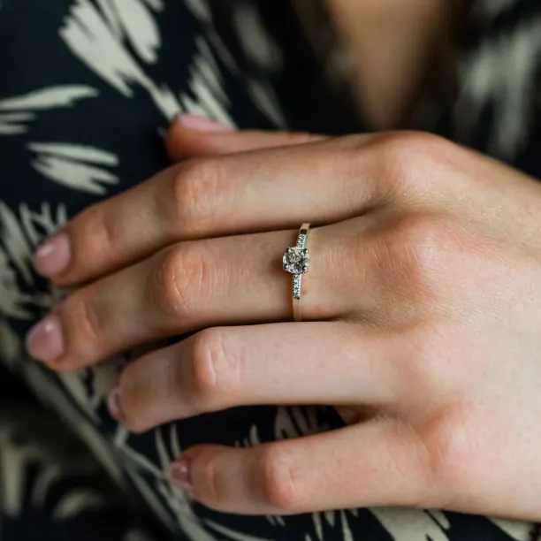 Engagement ring with morganite and diamonds GINEPRO Image