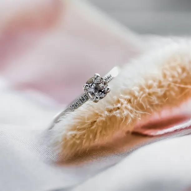 Engagement ring with morganite and diamonds GINEPRO Image