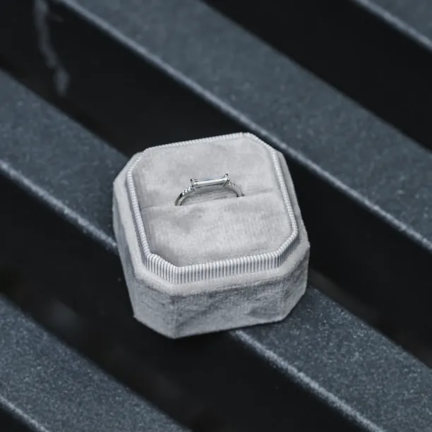 Zásnubní prsten s baguette moissanitem a diamanty CASSIA Image