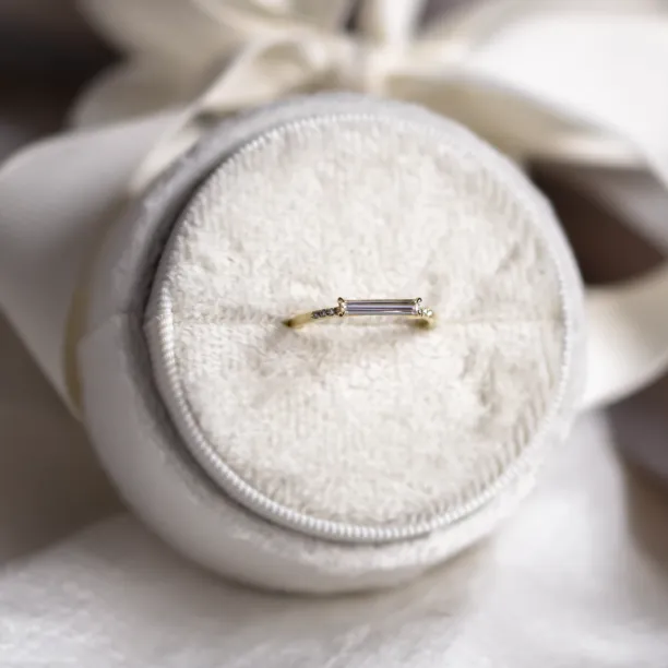 Zásnubní prsten s baguette moissanitem a diamanty CASSIA Image