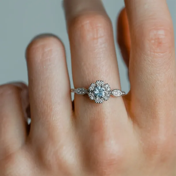 Halo zásnubní prsten s akvamarínem a diamanty CALI Image