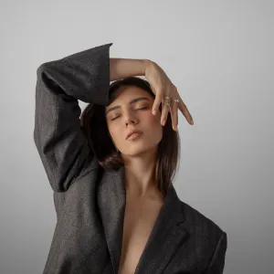 Zlatý vykrojený prsten s moissanity HARFA