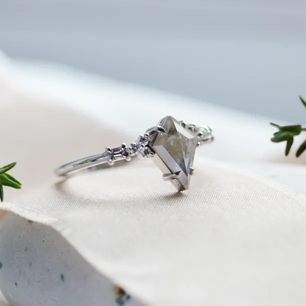 Unusual diamond engagement ring ARNALDO Image