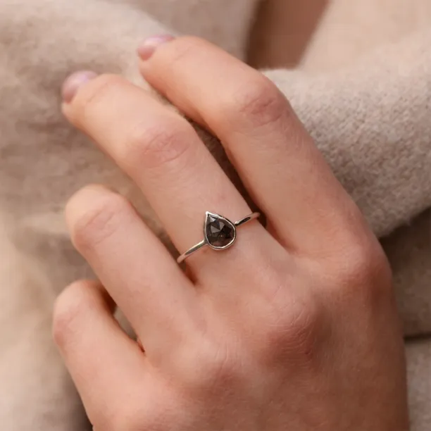 Minimalist pear salt'n'pepperr diamond ring EUFRASIO Image