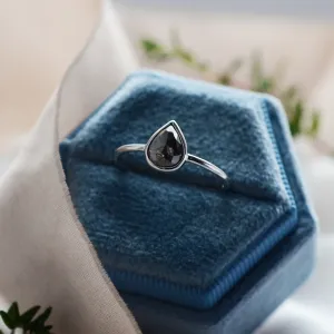 Minimalist pear salt'n'pepperr diamond ring EUFRASIO Thumbnail