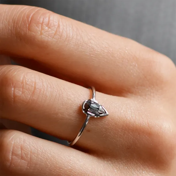 Unusual engagement ring with salt'n'pepper diamond GARDA Image