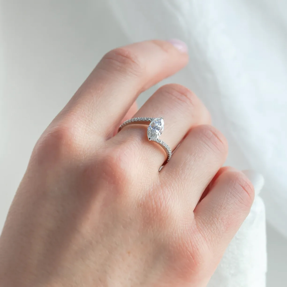Moissanite ring style 4