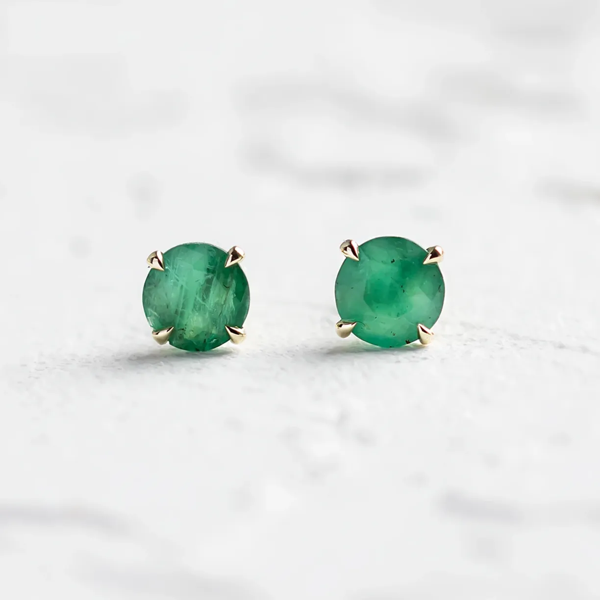 emerald stud earings