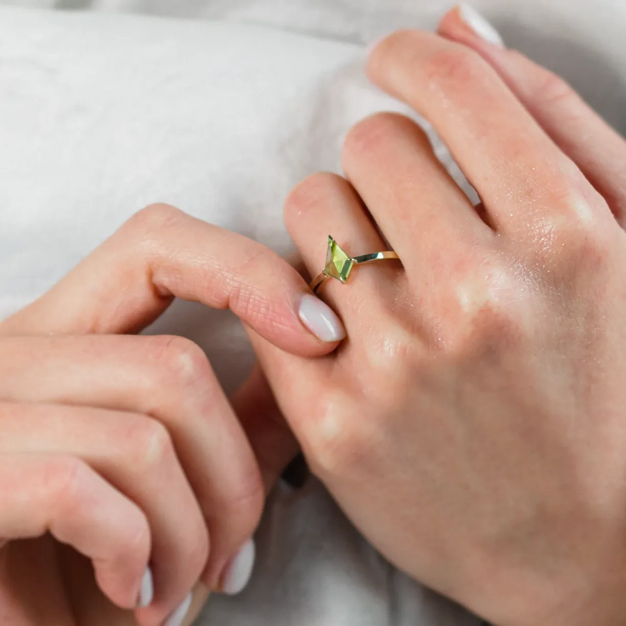 Peridot jewellery and gemstones