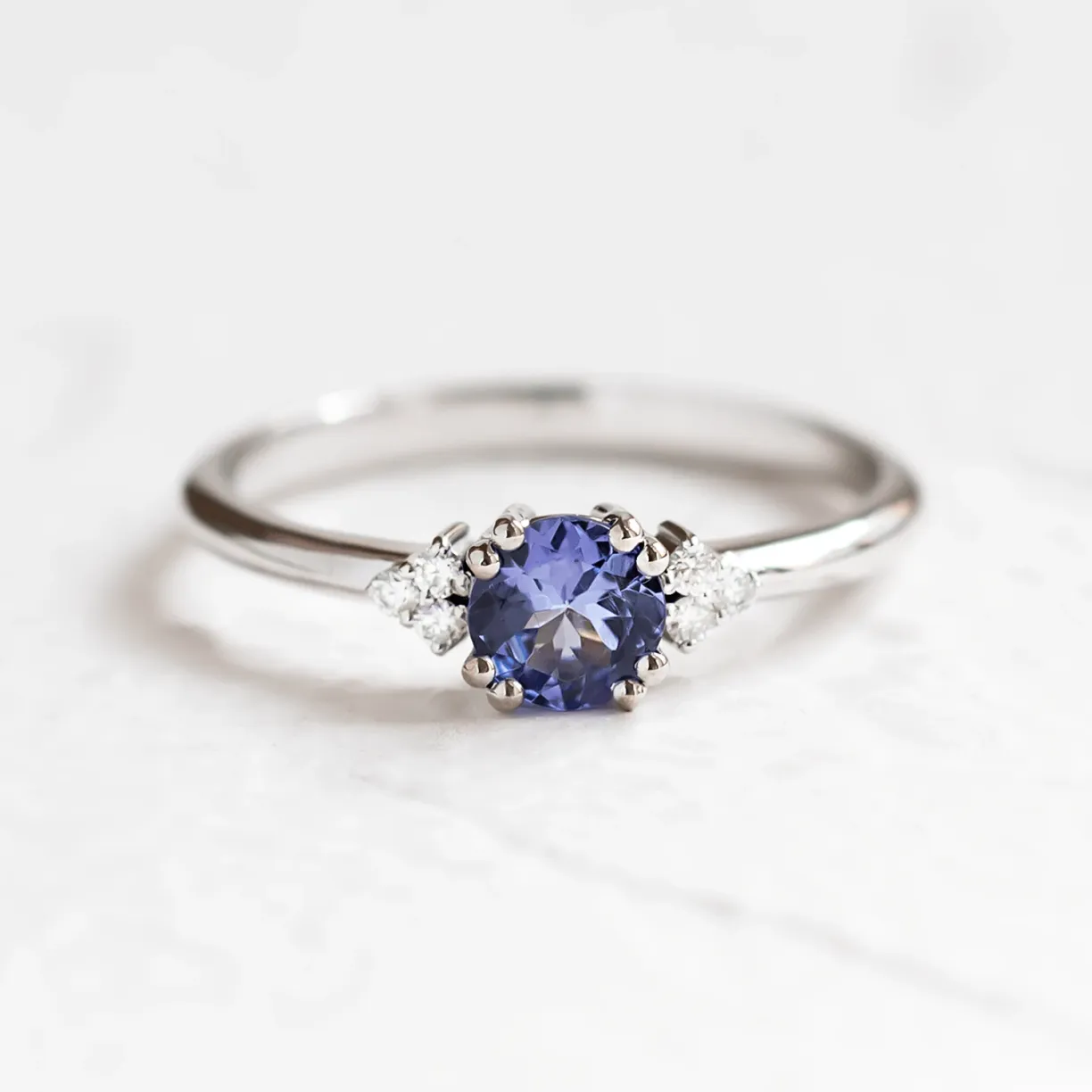 Gold ring with tanzanite