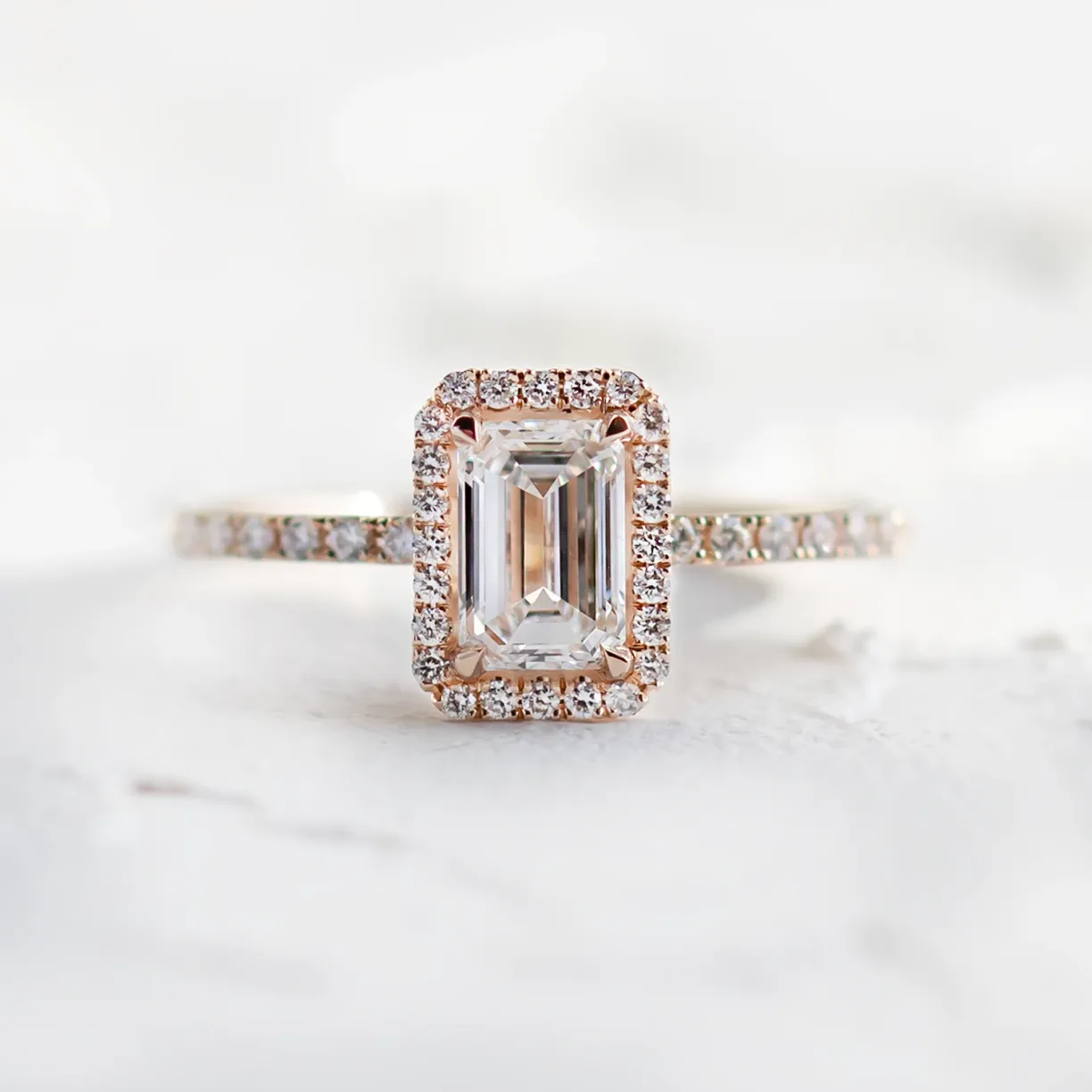 zásnubní prsten s lab grown diamanty