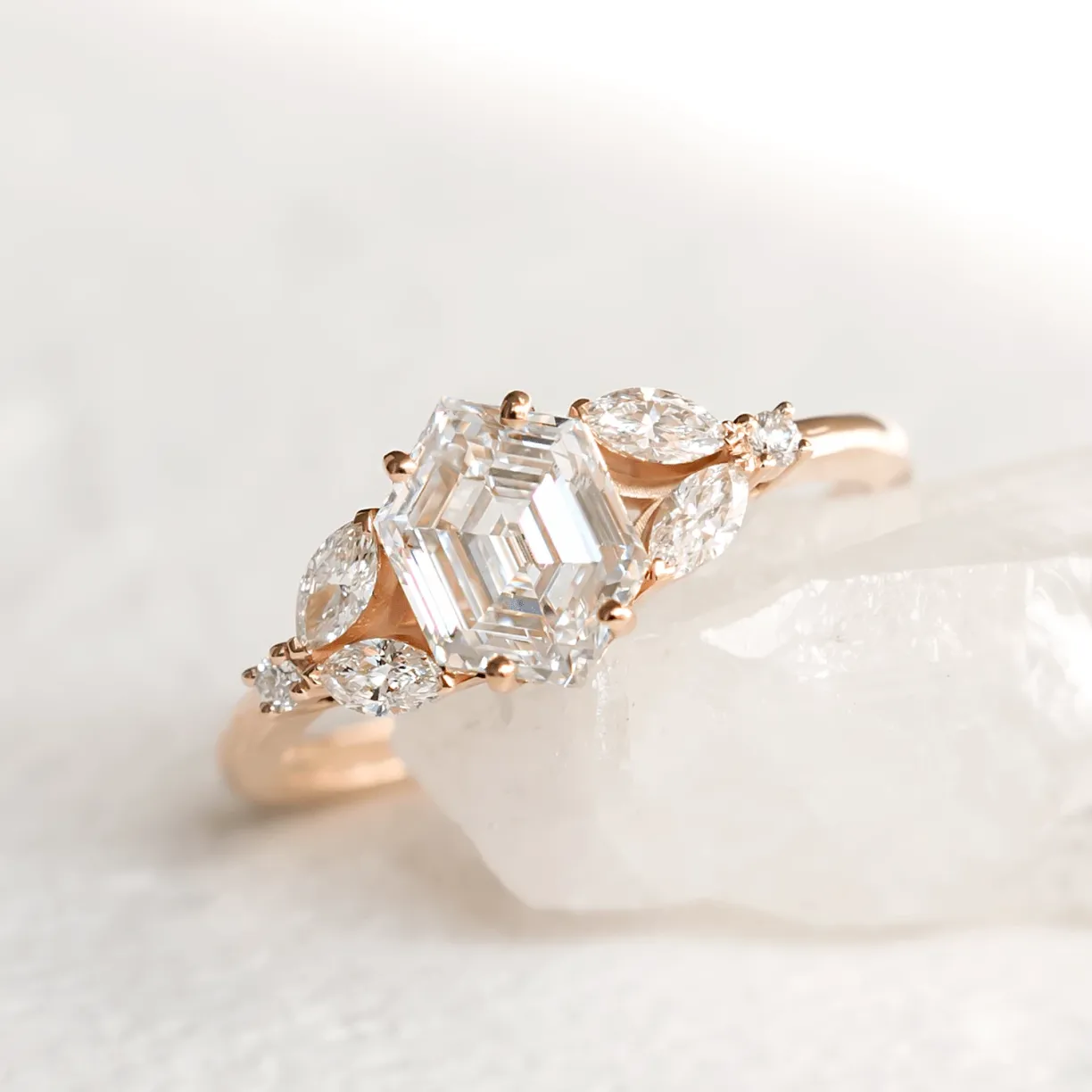 zásnubní prsten s lab grown diamanty
