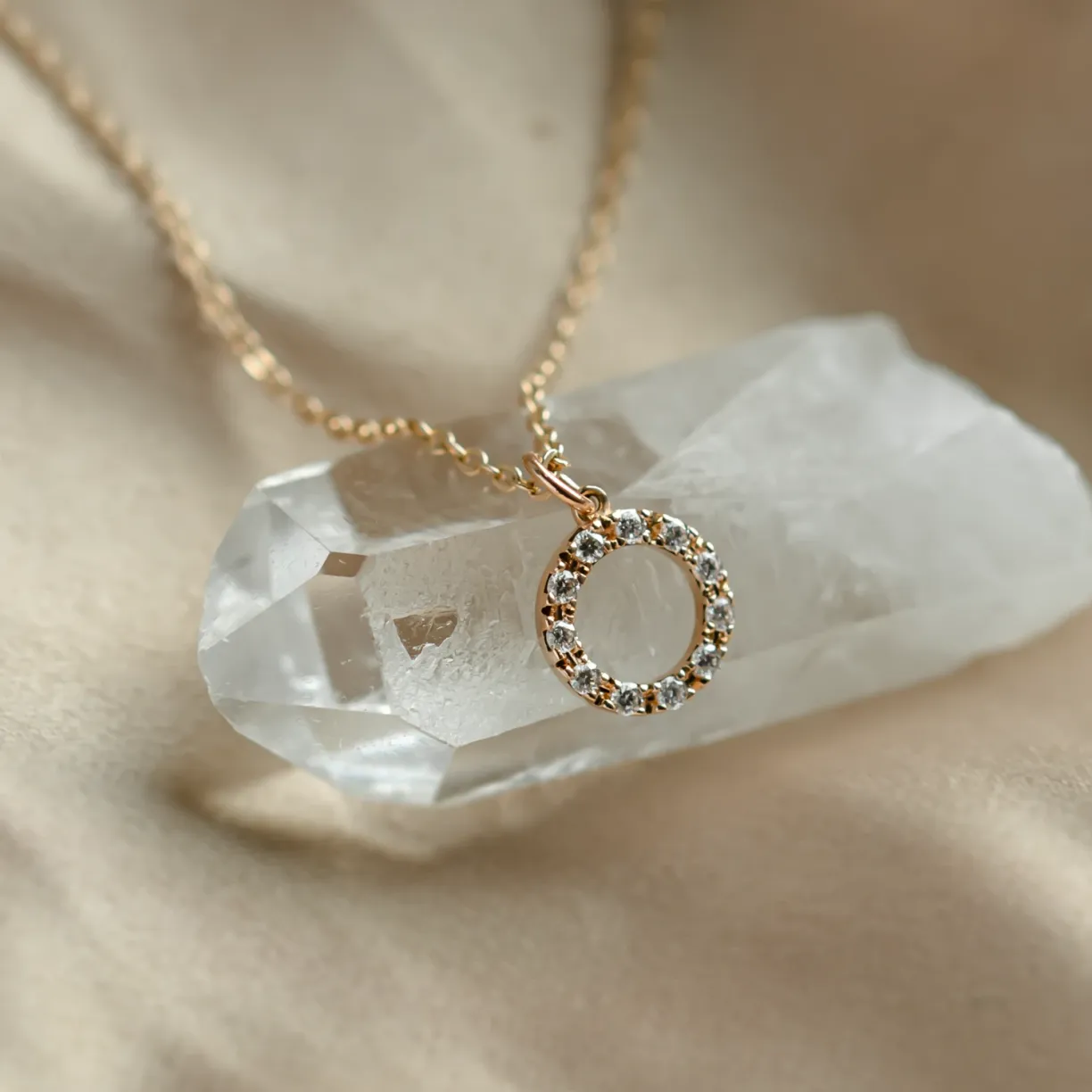náhrdelník s laboratorními diamanty
