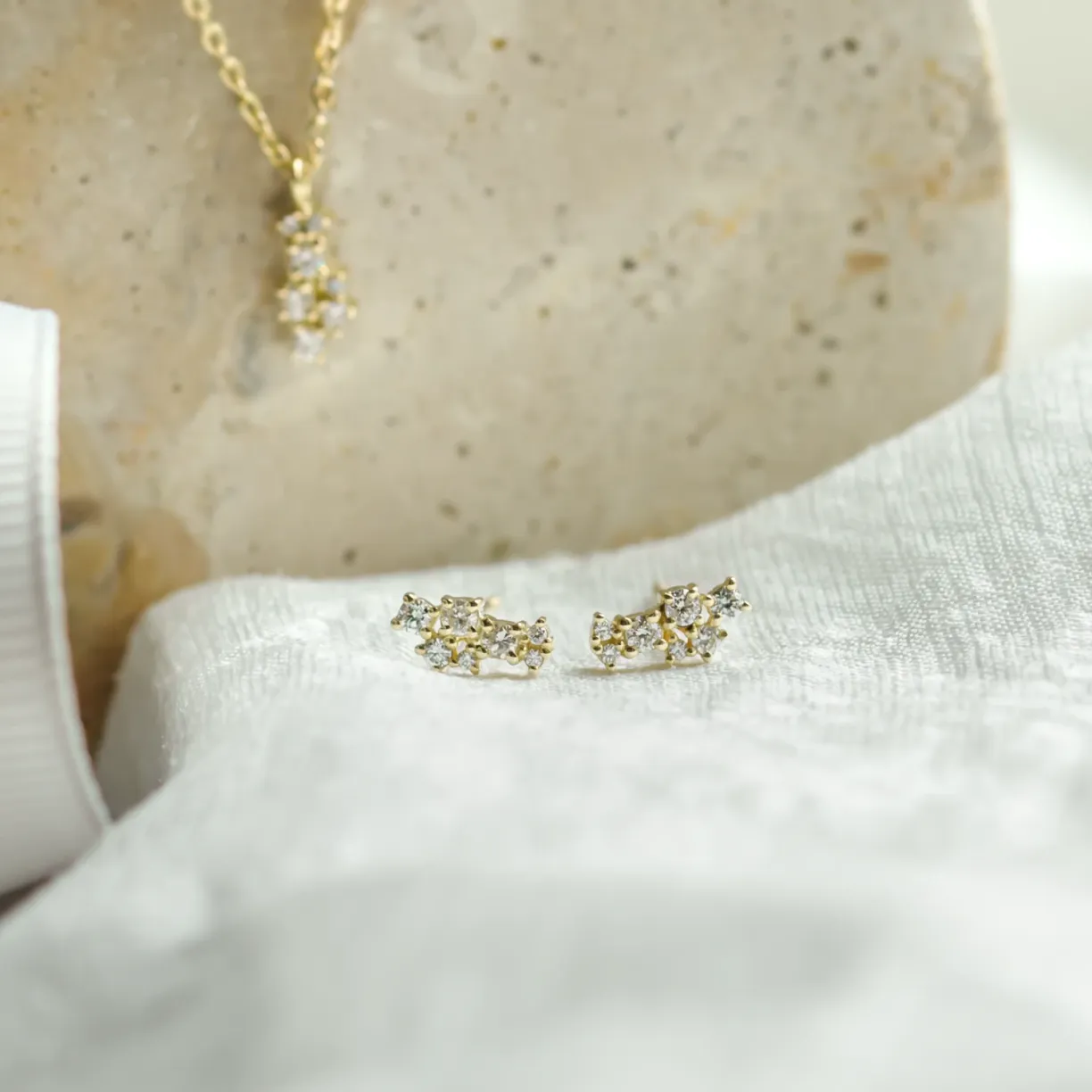 jewellery set with diamonds
