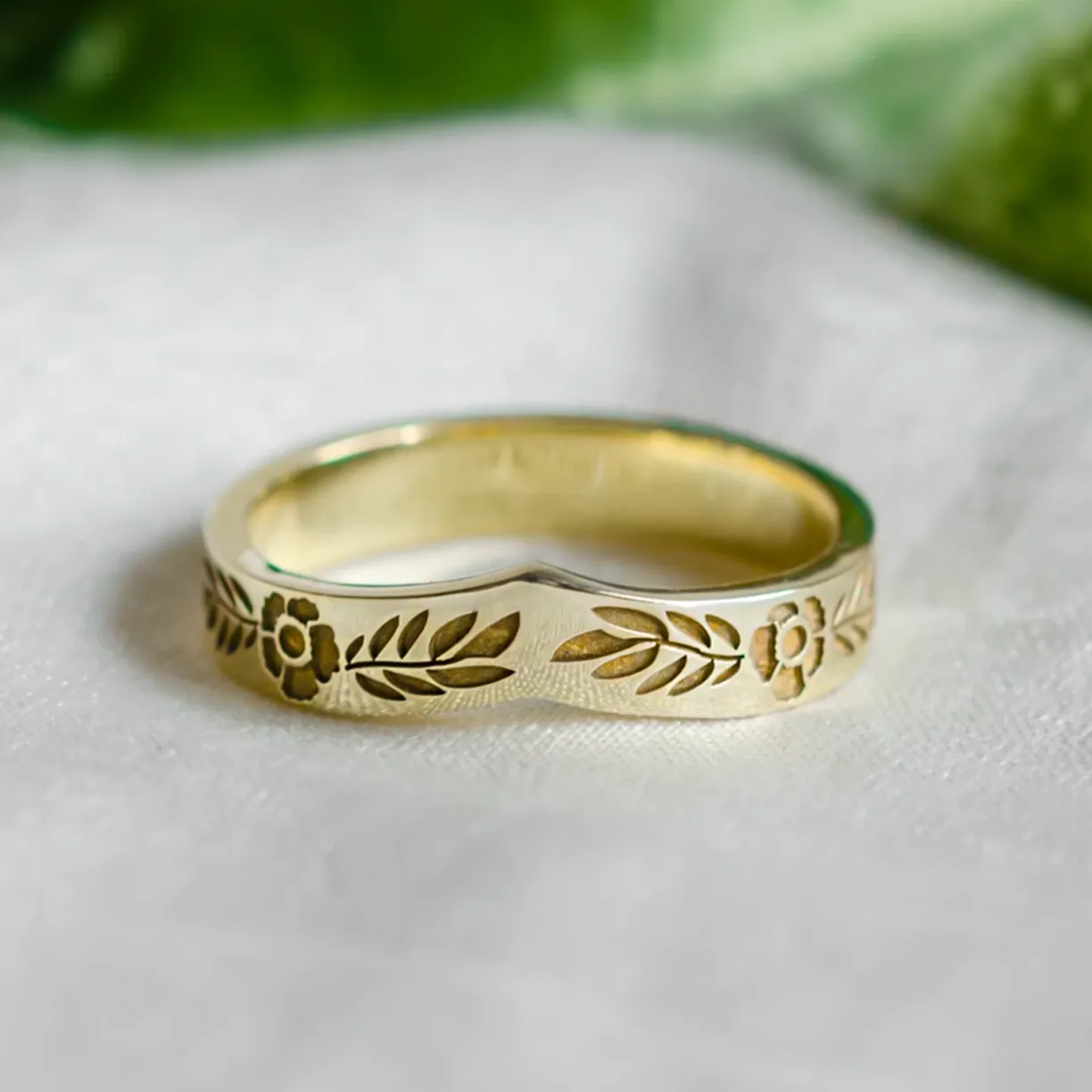 wedding ring with floral motive